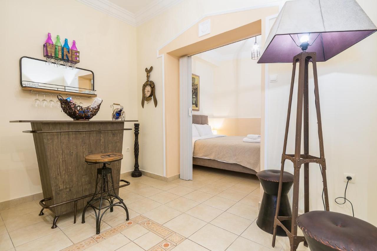Family House Next To Acropolis Bed & Breakfast Athena Bagian luar foto