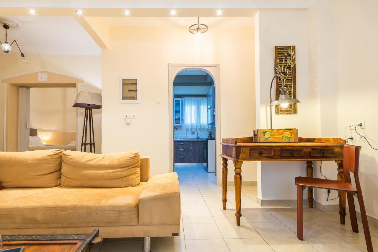 Family House Next To Acropolis Bed & Breakfast Athena Bagian luar foto