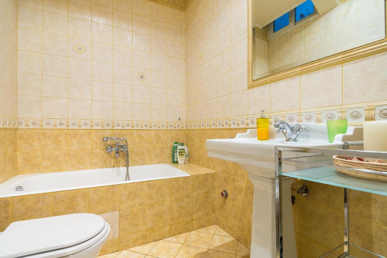Family House Next To Acropolis Bed & Breakfast Athena Bagian luar foto